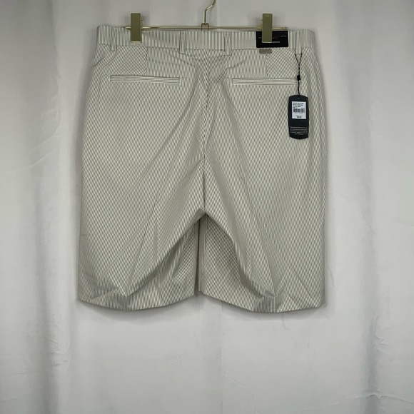 Greg Norman // NWT Men’s Pinstripe Shorts, Size 34 - Picture 2 of 4